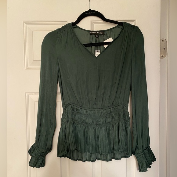 Emerald green silky shirt NWT - Picture 1 of 3